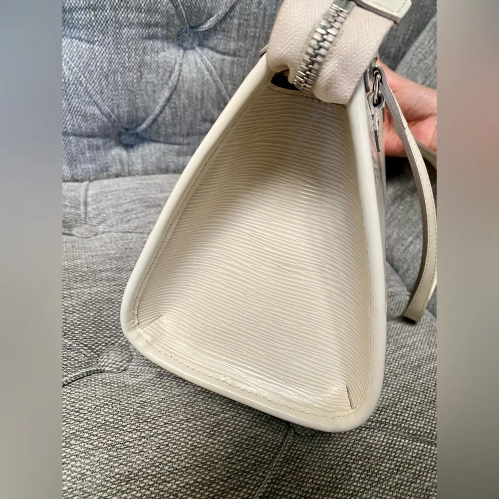 Louis Vuitton Cream Epi Leather Shoulder Tote with Matching Wallet